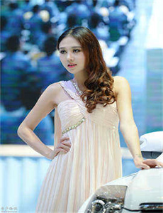 小伙和广场舞大妈吵架使出退退退,福利小视频