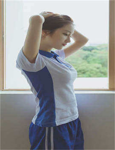 《与美女上司同居》