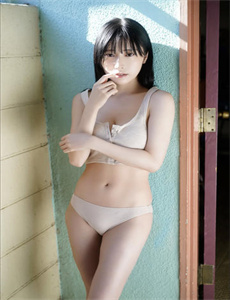 《推土机上的少女》